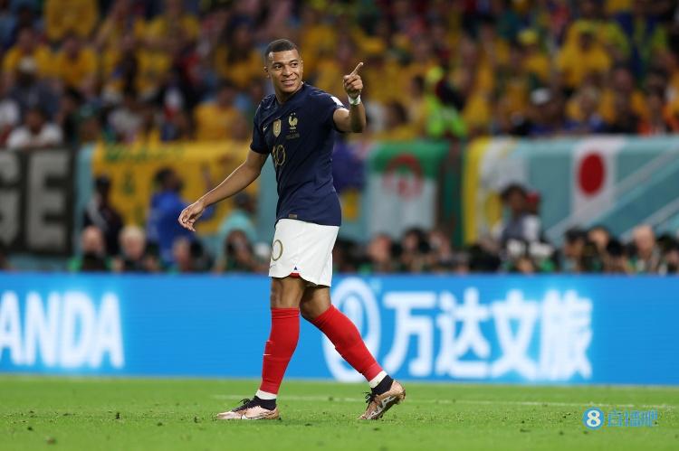 姆巴佩是法国队世界杯打进5球最年轻球员，近11场国家队贡献12球