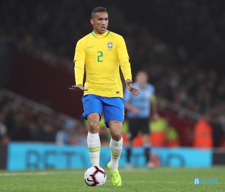 达尼洛：内马尔脚踝有些肿胀 希望巴西能赢世界杯冠军