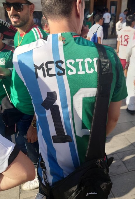 球迷穿“梅西哥”拼接球衣，外媒调侃：墨西哥人，支持梅西